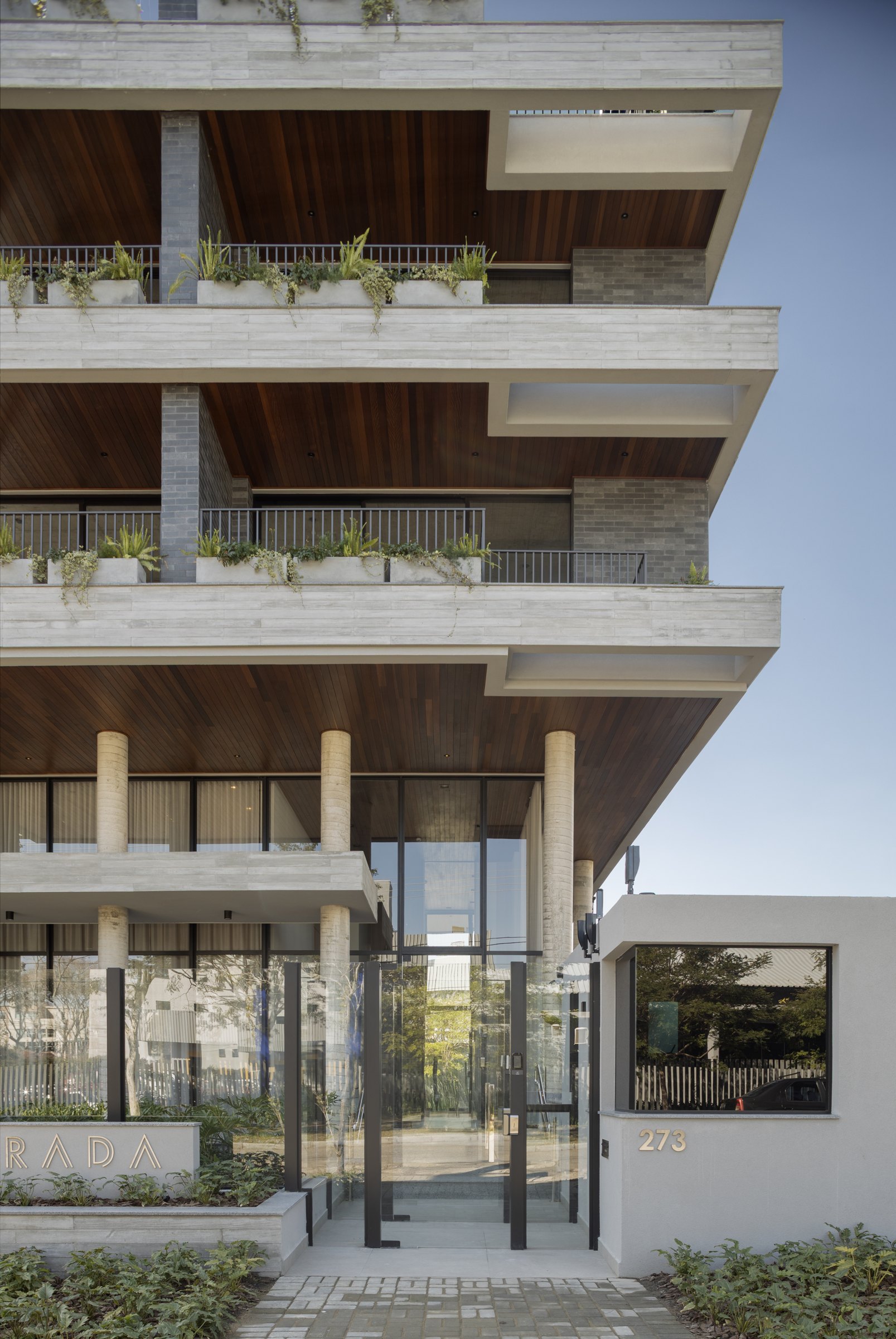 Acesso e hall de entrada — Ed. Morada